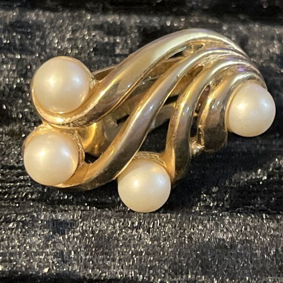 Vintage 1950’s Crown Trifari Goldtone Faux Pearl Flower Wings Clip On Earrings - Picture 6 of 9